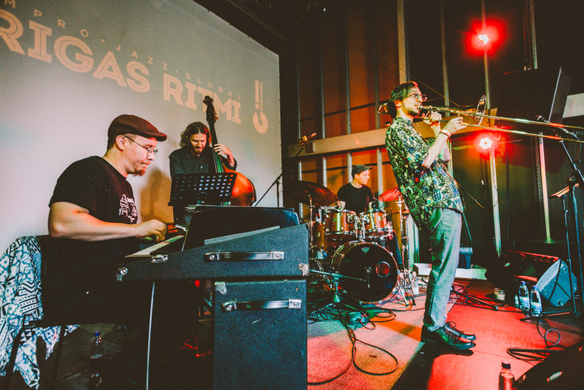 "Rīgas ritmi 2024" koncerti notika arī kultūras centrā "Noass", kur savu mākslinieku uzstāšanos piedāvāja izdevniecība "Jersika Records". Vadims Dmitrijevs.