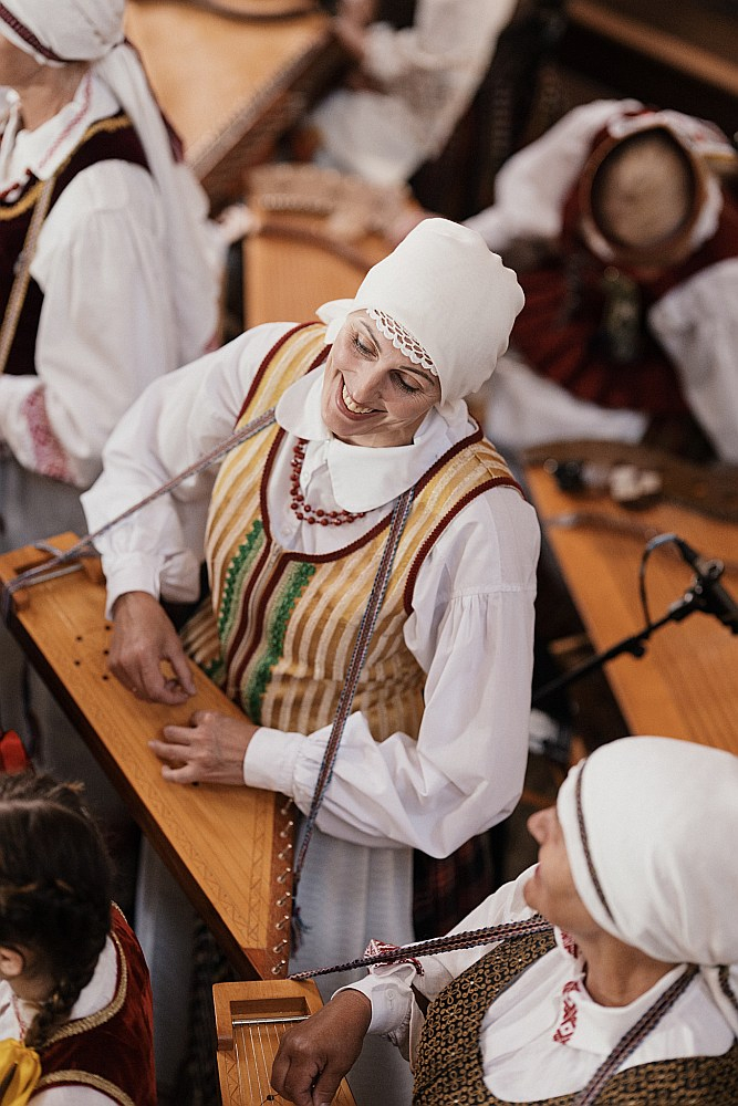 Arī Lietuvā liela nozīme tradicionālajā mūzikā ir koklēm.