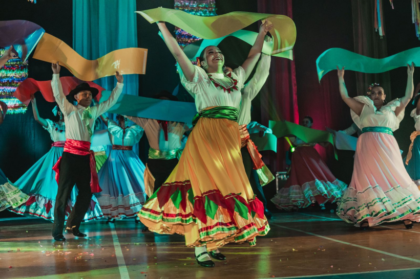 Folkloras kopa no Kostarikas “Bocas Calles”.