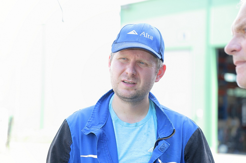 Igaunijas koncerna "Silikaat Grupp" uzņēmuma "Mangeni PM" lopkopības nozares vadītājs Mihails Morgunovs: "Biogāzē un biometānā ik gadu pārstrādājam visas mūsu dzīvnieku ražotās 85 000 tonnas kūtsmēslu. No šā daudzuma ik mēnesi ražojam 130 000, gada laikā 1,5 miljonus kubikmetru biometāna."