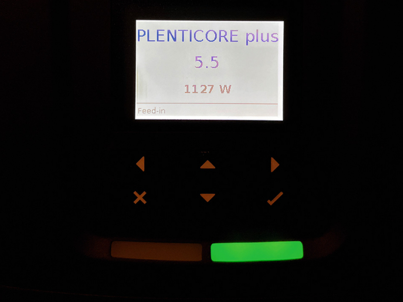 Saules paneļu ražotās elektrības jaudas izmaiņas mākoņu daudzuma ietekmē.