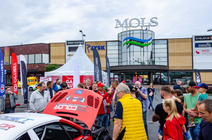 "Mols". Auto izstāde. 