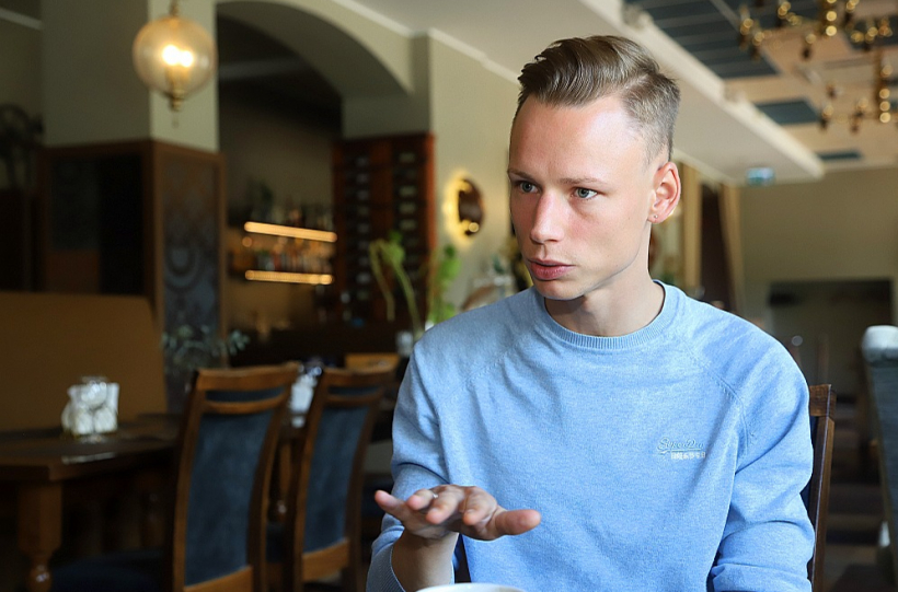 Narvas domes deputāts Deniss Larčenko uzskata, ka narviešu jaunā paaudze lielākoties nejūtas piederīga Krievijai.