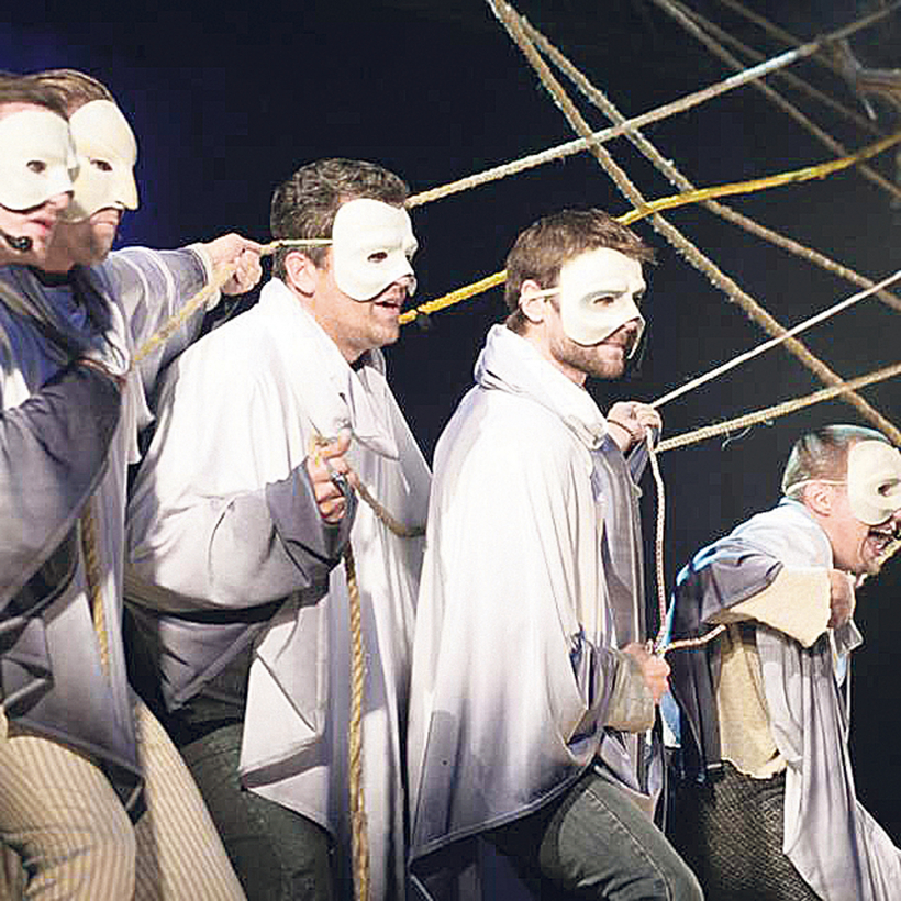 Skats no "Meža gulbju" 2005. gada iestudējuma Dailes teātrī.