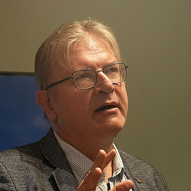 Atis Rozentāls.
