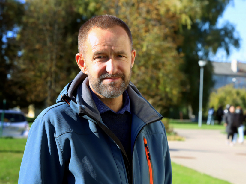 Vilnis Kārkliņš, Durbes pilsētas, Durbes, Dunalkas, Tadaiķu un Vecpils pagastu apvienības pārvaldes vadītājs, ar nožēlu atzīst, ka mazpilsētā darba iespējas nav lielas.