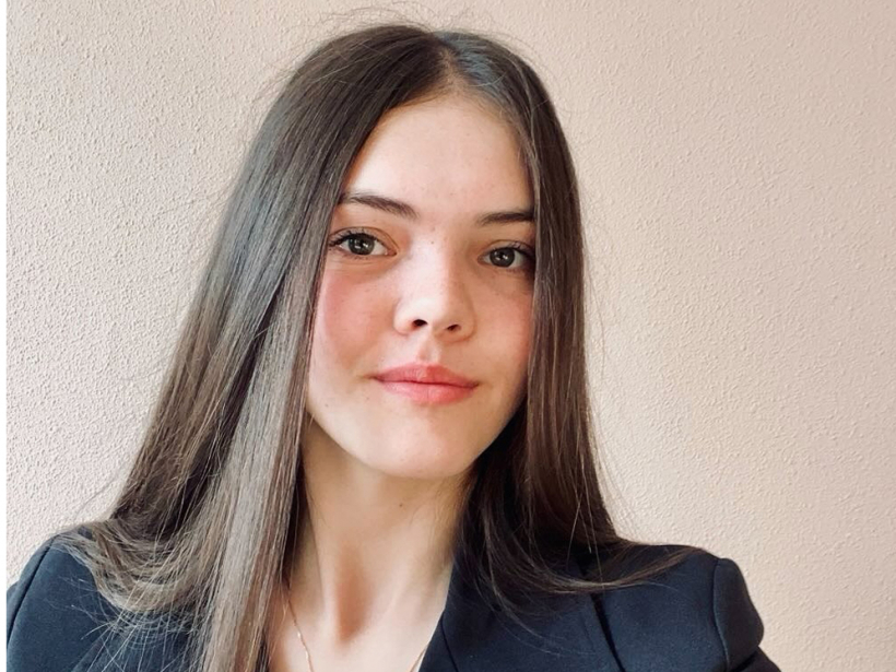 Santa Samanta Kuzmina studē Rīgas Tehniskās universitātes (Liepāja) uzņēmējdarbības un vadīšanas 2. kursā.
