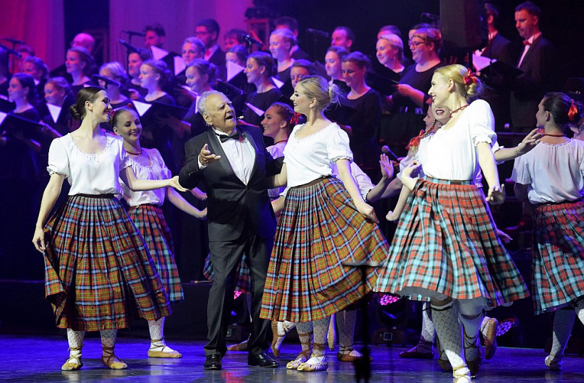 Gunārs Placēns 2019. gadā dzejnieka Jāņa Petera 80. dzimšanas dienai veltītajā lielkoncertā "Dzejnieka sirdsvārdi" "Arēnā Rīga".