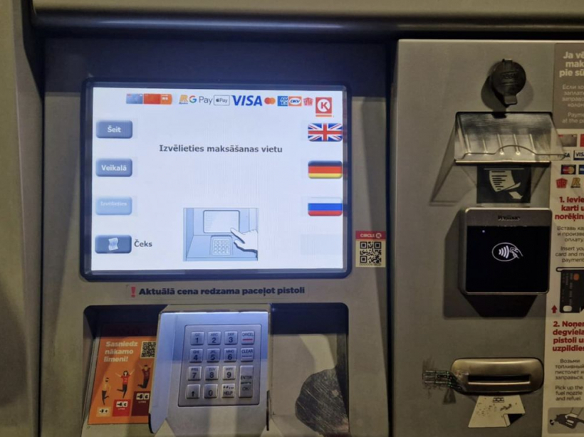 Bankomātu lietotnes no 2025. gada janvāra vairs nebūs krievu valodā. Kampaņas veidotāji "Atkrievisko Latviju" aicina arī citu aparātu saimniekus sekot piemēram un atbrīvoties no krievu valodas.