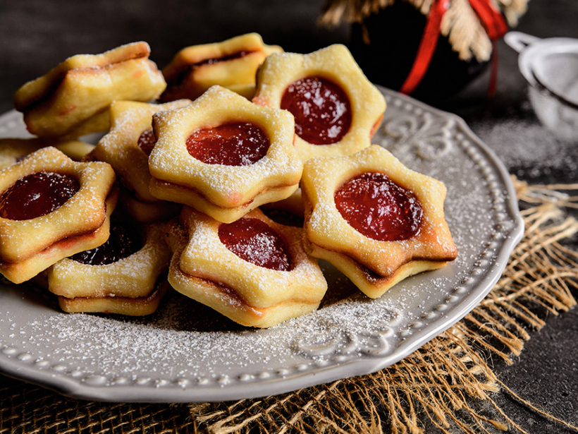 Cepumi ar ievārījuma pildījumu.