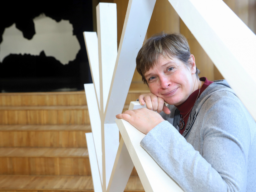 Ilze Kļaviņa, Kultūras nama vadītāja: "Ir lietas, ko var izdarīt ar mazāku finansējumu, piesaistot darbam vietējo kopienu. Ja cilvēks izjūt vietas lokālpatriotismu, veic uzdevumu, apzinoties tā vērtību ne tik daudz naudā, bet palīdzībā, viņš izjutīs gandarījumu."