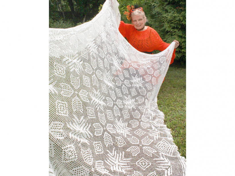 Galdauta izmērs ir 222x152 cm. 