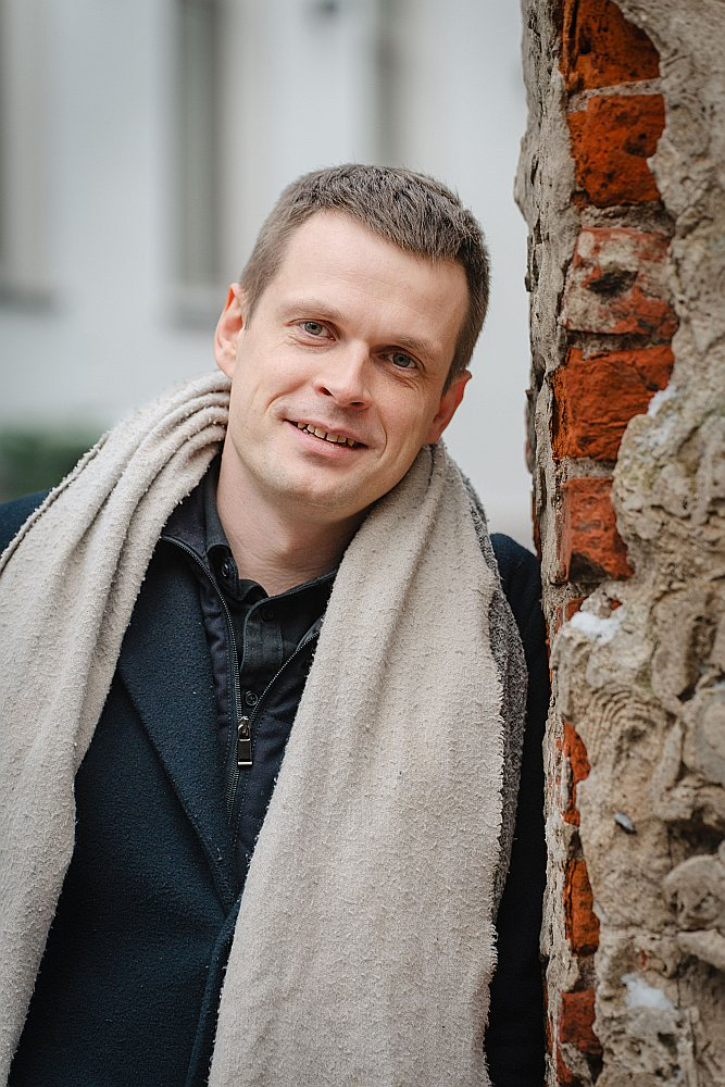 Viesturs Roziņš: "Mana izrāde nav politiska, bet vairāk vērsta uz cilvēcības aspektu. Diemžēl šajā visā lielajā jautājumā ir iespēja pazaudēt sapratni."