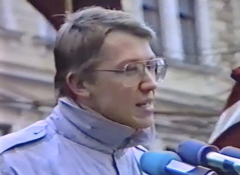 Juris Rubenis Andreja Cerbuļa dokumentālajā filmā "Dziesmotā revolūcija". 1991. gads.