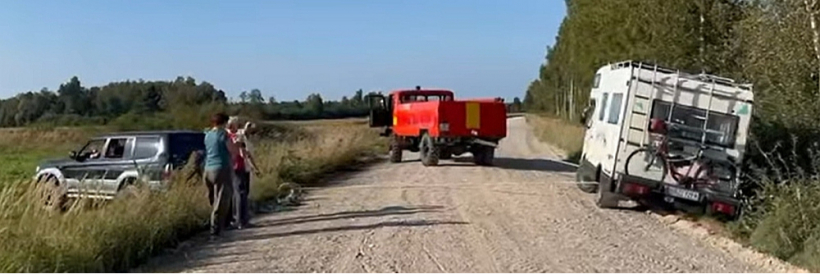 Dienvidkurzemes brīvprātīgo ugunsdzēsēju biedrības Ziemupes komanda pagājušā gada septembrī palīdzēja tūristiem no Vācijas, kuru transportlīdzeklis bija "apsēdies" uz grāvja krantes. Brīvprātīgie transporta izvilkšanā iesaistījuši arī savu personīgo apvidus auto.