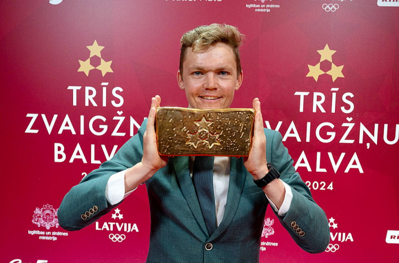 Toms Skujiņš aizvadītajā gadā sasniedza teicamus rezultātus pasaules čempionātā un olimpiskajās spēlēs, dalot 2024. gada labākā Latvijas sportista godu ar NBA čempionu Kristapu Porziņģi, kurš uz balvu pasniegšanu aizņemtības dēļ ierasties nevarēja.