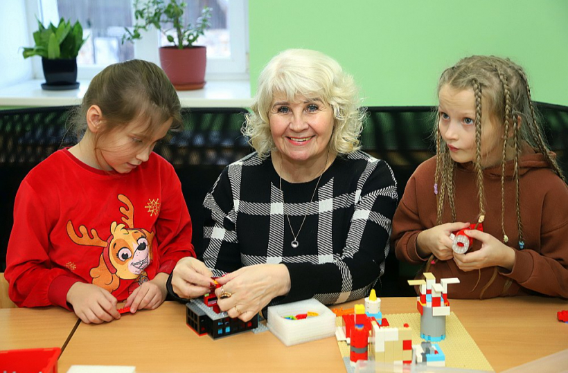 "Ja ir darbs un dzīves vietas, tad ir arī ģimenes," teic Bērzaunes pamatskolas direktore Ilga Gailuma.