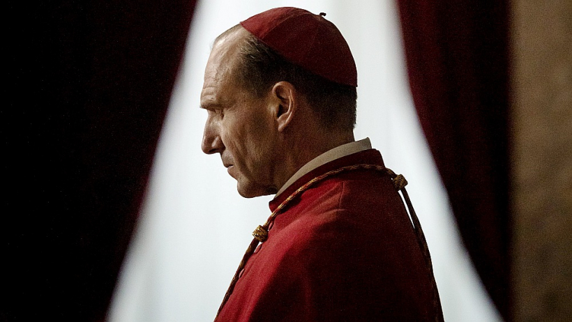 Kardināla Lorensa loma Ralfam Fainsam filmā "Conclave" sagādājusi jau trešo nomināciju "Oskaram".