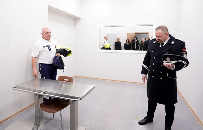 Valsts policijas (VP) Rīgas Austrumu pārvaldes priekšnieks Sergejs Galilejevs (no kreisās) un VP priekšnieks Armands Ruks piedalās Valsts policijas Rīgas reģiona pārvaldes Rīgas Austrumu pārvaldes jauno telpu atklāšanas pasākumā Ernesta Birznieka-Upīša ielā.