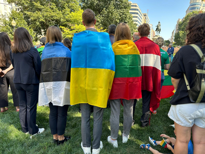 JBANC aktīvisti Vašingtonā, aizvadītā gada 23. augustā kopā ar igauņu, lietuviešu un ukraiņu biedriem.