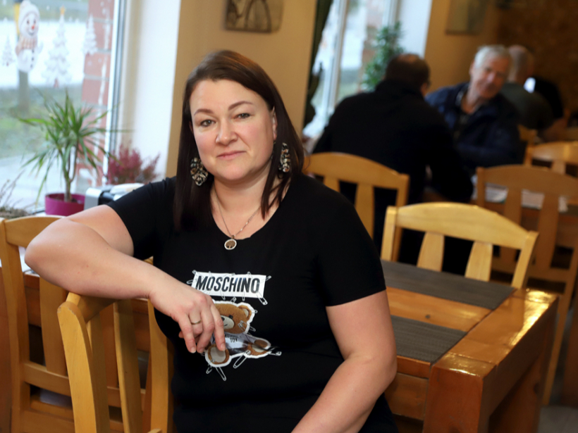 “Kafejnīca “Rudais Ūsiņš” piesaista klientus ar sātīgiem klasiskajiem mājas ēdieniem,” teic īpašniece Sandra Voiciša.