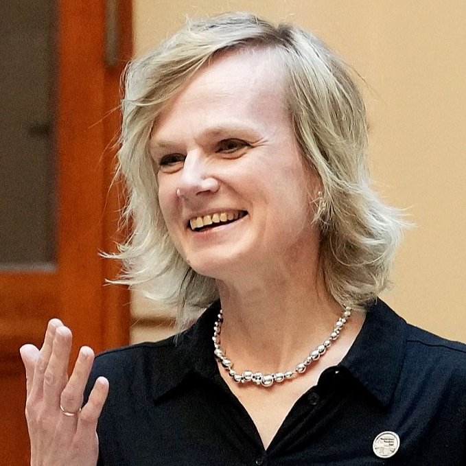 Evita Ašeradena.