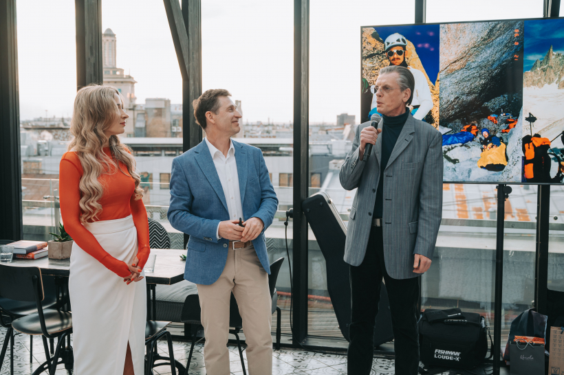 Kristaps Liepiņš un Kristīne Liepiņa prezentē grāmatu