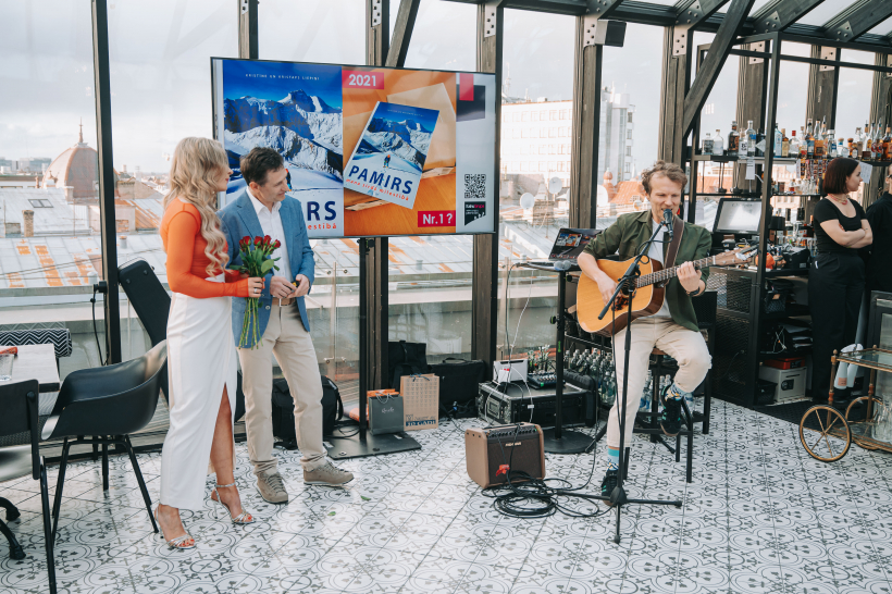 Kristaps Liepiņš un Kristīne Liepiņa prezentē grāmatu