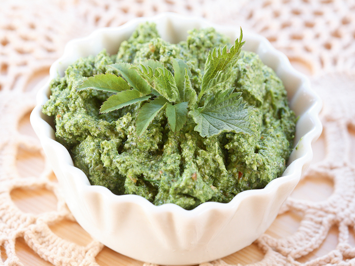 Nātru pesto.