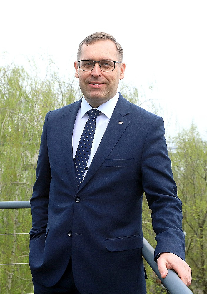 VAS "Augstsprieguma tīkls" valdes priekšsēdētājs Rolands Irklis: "Jau pašlaik vērojams – ja strādā visi starpvalstu savienojumi ar Somiju un Poliju, tad elektrības cenas Baltijas valstīs var būt visai tuvas cenām Zviedrijā un Somijā, kur jau izveidotas ievērojamas atjaunojamo resursu ģenerējošās jaudas."