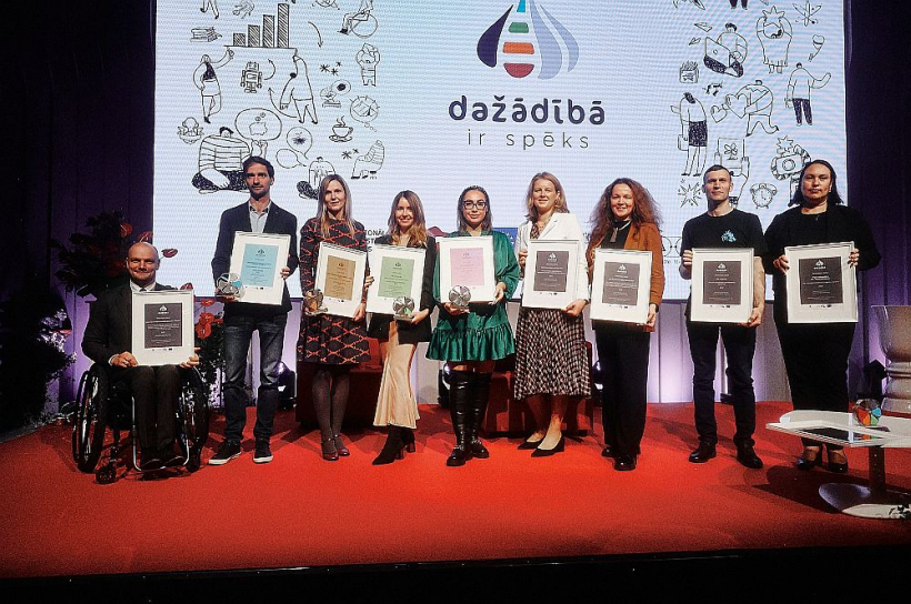 2022. gada kustības "Dažādībā ir spēks" apbalvošanas ceremonijā tika godināti pieci darba devēji, tostarp "Rimi Latvia" un "Reitan Convenience Latvia".