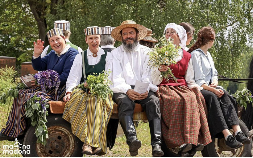Folkloras kopa "Vērtumnieki" 45. jubilejā.