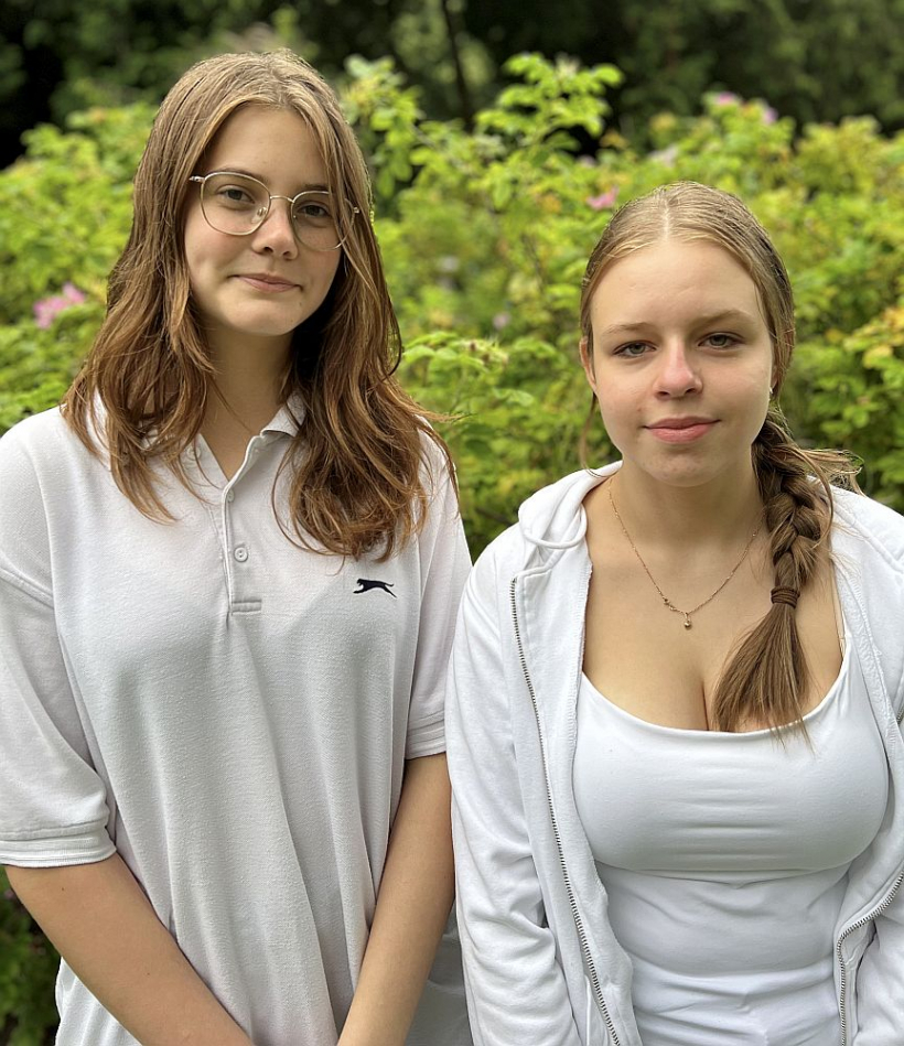 Jasmīna Petra Puriņa un Patrīcija Krūmkalna.