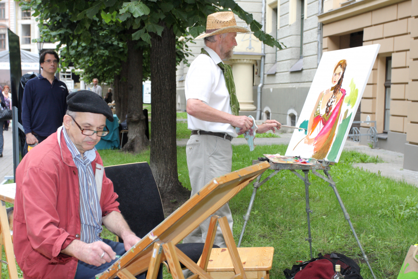 Gleznotāji. Andrejs Ģērmanis (vidū). Alberta ielas svētki. Rīgas svētki 2014. Alberta iela, Rīga. 16/08/2014.