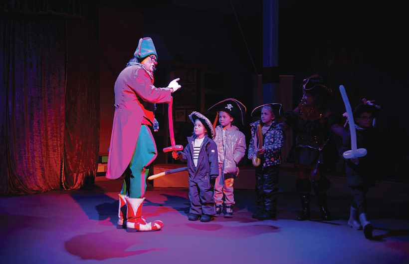 Skats no "Baltic Circus" izrādes "Pirāta Ča Ča piedzīvojumi".