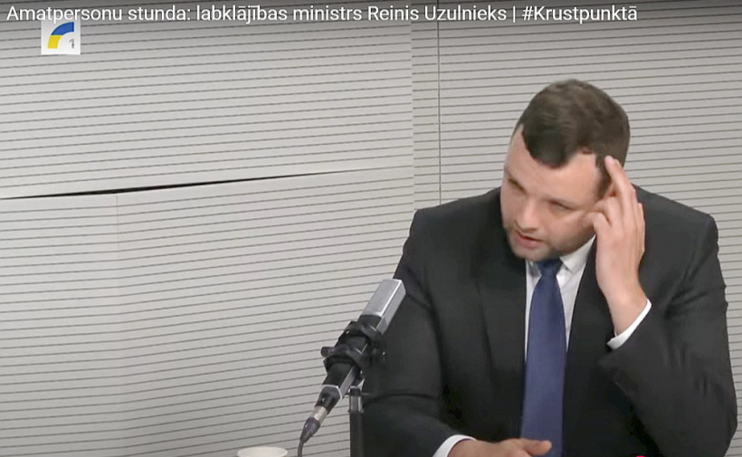 Labklājības ministrs Reinis Uzulnieks Latvijas Radio "Krustpunktā" intervijā apgalvoja, ka lielākās pensijas saņēmējs Latvijā joprojām sociālajās iemaksās maksājot miljonu eiro gadā. Taču, kā izrādās, tā nav taisnība.