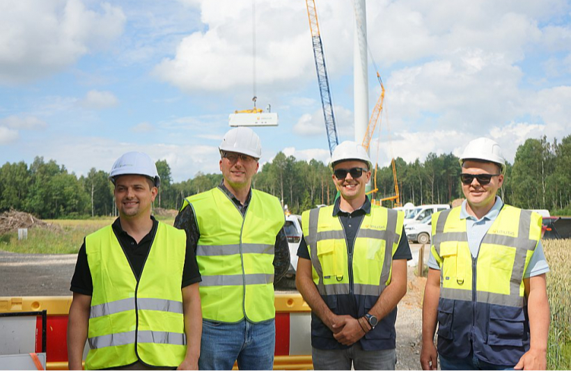 "Latvenergo" Telšu VES attīstītāju komanda: Vēja un saules parku attīstības projektu atbalsta daļas vadītājs Lauris Baltiņš (no kreisās), SIA "Latvijas vēja parki" valdes priekšsēdētājs un "Telšių vėjo parkas UAB" direktors Jānis Urtāns, "Utilitas Wind" projektu vadītājs Lins Cibulskis un "Utilitas Wind" projektu vadītāja vietnieks Valdis Pavilionis.