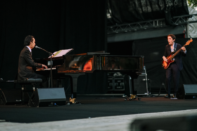 Niks Keivs Siguldā.Kopā ar “Radiohead” basģitāristu Kolinu Grīnvudu.