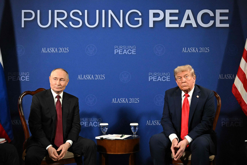 Vladimirs Putins un Donalds Tramps Aļaskā.