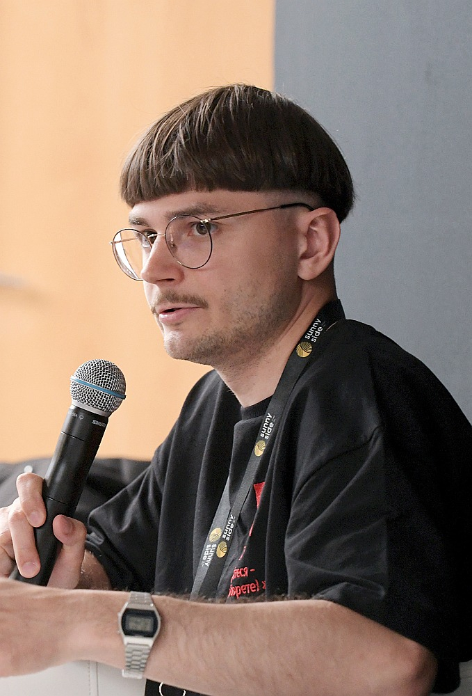 Hļibs Lukjanecs: "Ja kāds nolemj atrasties ārpusē, tad jāuzņemas arī zināma atbildība, piemēram, papildu atbildība par informācijas apmaiņu ar tiem cilvēkiem, kas arī atrodas ārpusē."