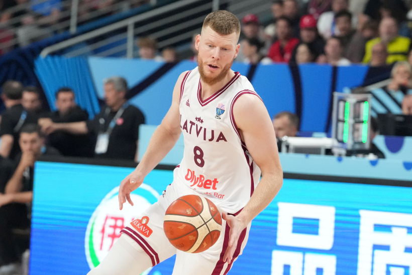 Eiropas čempionāta finālturnīra A apakšgrupas spēle basketbolā vīriešiem starp Latvijas un Turcijas valstsvienībām. Dāvis Bertāns. 