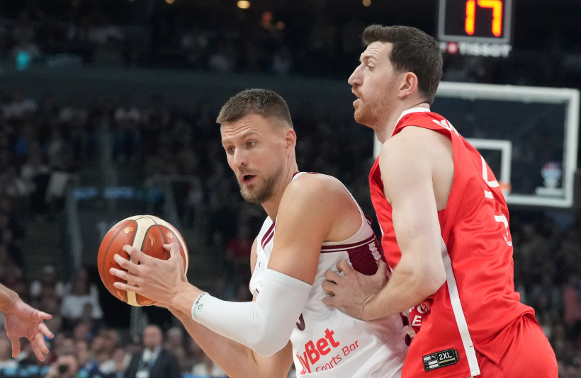 Eiropas čempionāta finālturnīra A apakšgrupas spēle basketbolā vīriešiem starp Latvijas un Turcijas valstsvienībām. Kristaps Porziņģis. 