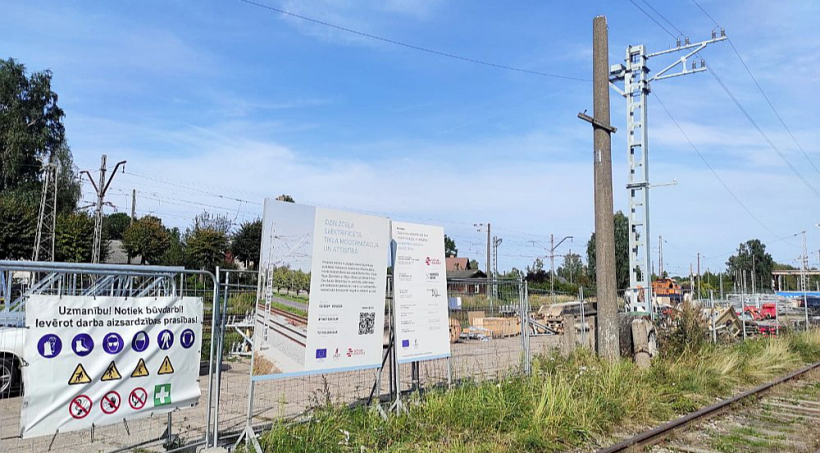 Dzelzceļa kontakttīkla modernizācijas darbi no Imantas līdz Slokai Tukuma līnijā vilcienu kustību ietekmēšot līdz 2026. gada aprīļa beigām.
