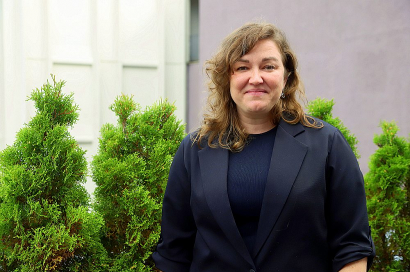 "Latvenergo" vides un klimata eksperte Zane Rupenheite skaidro, ka emisiju kvotu izmaksas liek uzņēmumam arvien aktīvāk ieguldīt bezemisiju tehnoloģijās. "Mēs plānojam turpināt ieviest bezemisiju tehnoloģijas gan siltumapgādē, gan elektroenerģijas ražošanā, kā arī vairāk izmantot elektrību šajos procesos. Tas viss ir centieni saglabāt konkurētspēju un samazināt izmaksas, pielāgojoties emisiju kvotu politikai un tirgus prasībām."