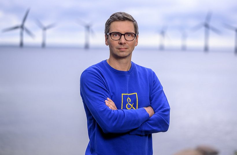 "Ietekmes uz vidi procedūru gaitā parasti ir grūti atrast tādus risinājumus, kas pieņemami visiem. Tādēļ rezultāts lielākajā secinājumu daļā parasti ir kompromisi, ko izdodas panākt, piemēram, ar būtisku turbīnu skaita samazinājumu," pieredzē dalās Igaunijas uzņēmējs un vides konsultants Hendriks Puhkims.