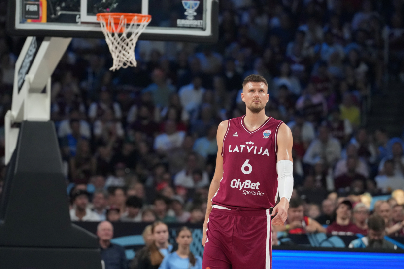Latvijas basketbola valstsvienības spēlētājs Kristaps Porziņģis Eiropas čempionāta finālturnīra A apakšgrupas spēlē basketbolā vīriešiem starp Latvijas un Portugāles valstsvienībām "Xiaomi arēnā".