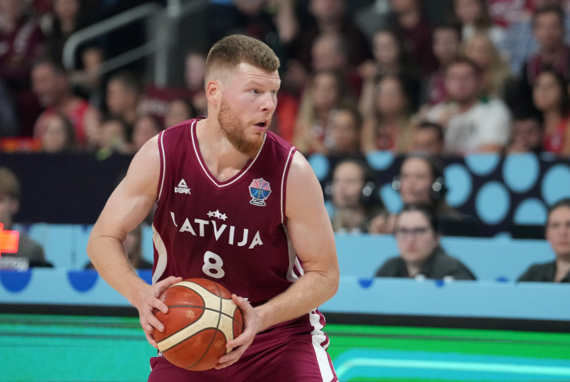 Latvijas basketbola valstsvienības spēlētājs Dāvis Bertāns Eiropas čempionāta finālturnīra A apakšgrupas spēlē basketbolā vīriešiem starp Latvijas un Portugāles valstsvienībām "Xiaomi arēnā".