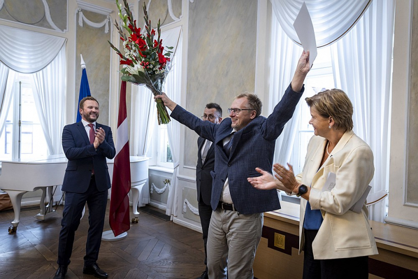 Valodu balva – Contram.