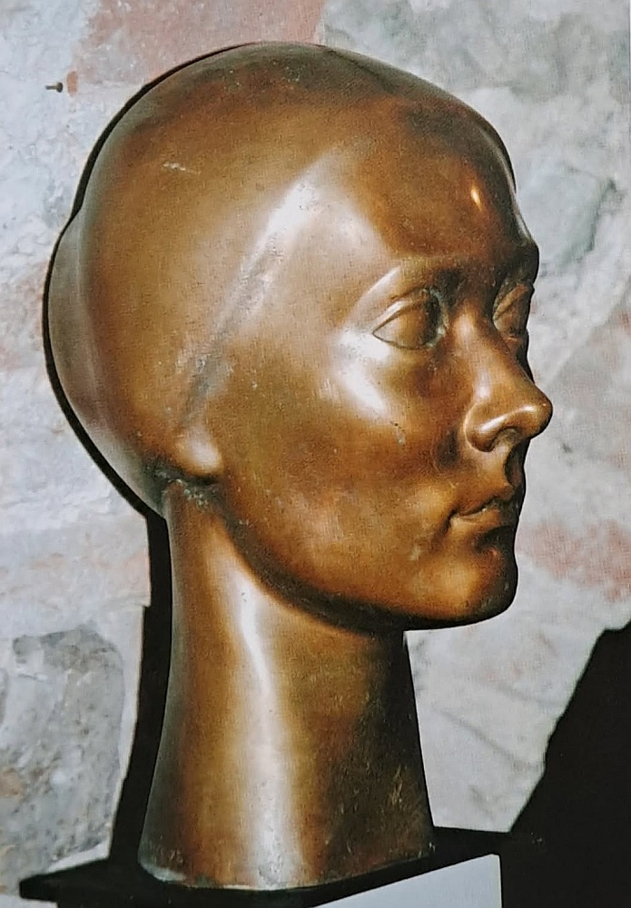 Ēvī Upeniece. Astrīdas Kairišas portrets. 1975, bronza, 46,5x25,5x33,5, Latvijas Nacionālā muzeja kolekcija.