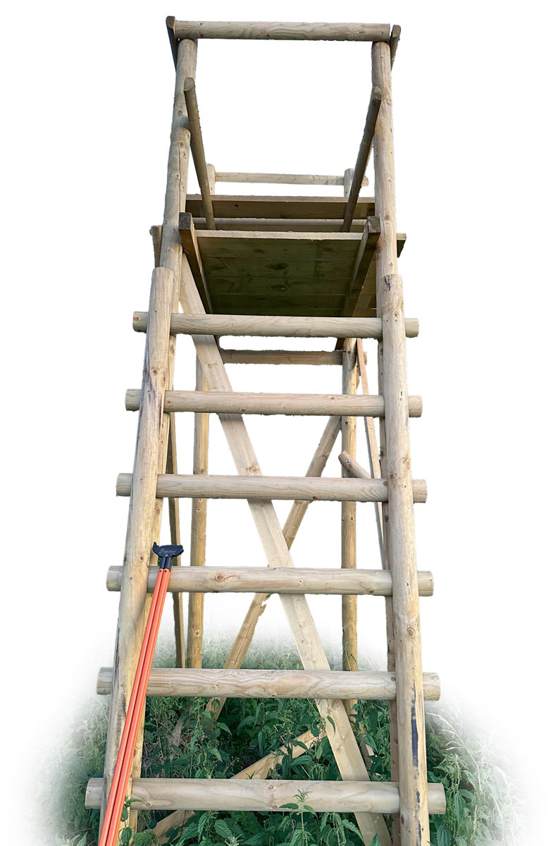 "KCB Timber" piedāvā gatavus, īpaši apstrādātus medību torņus.